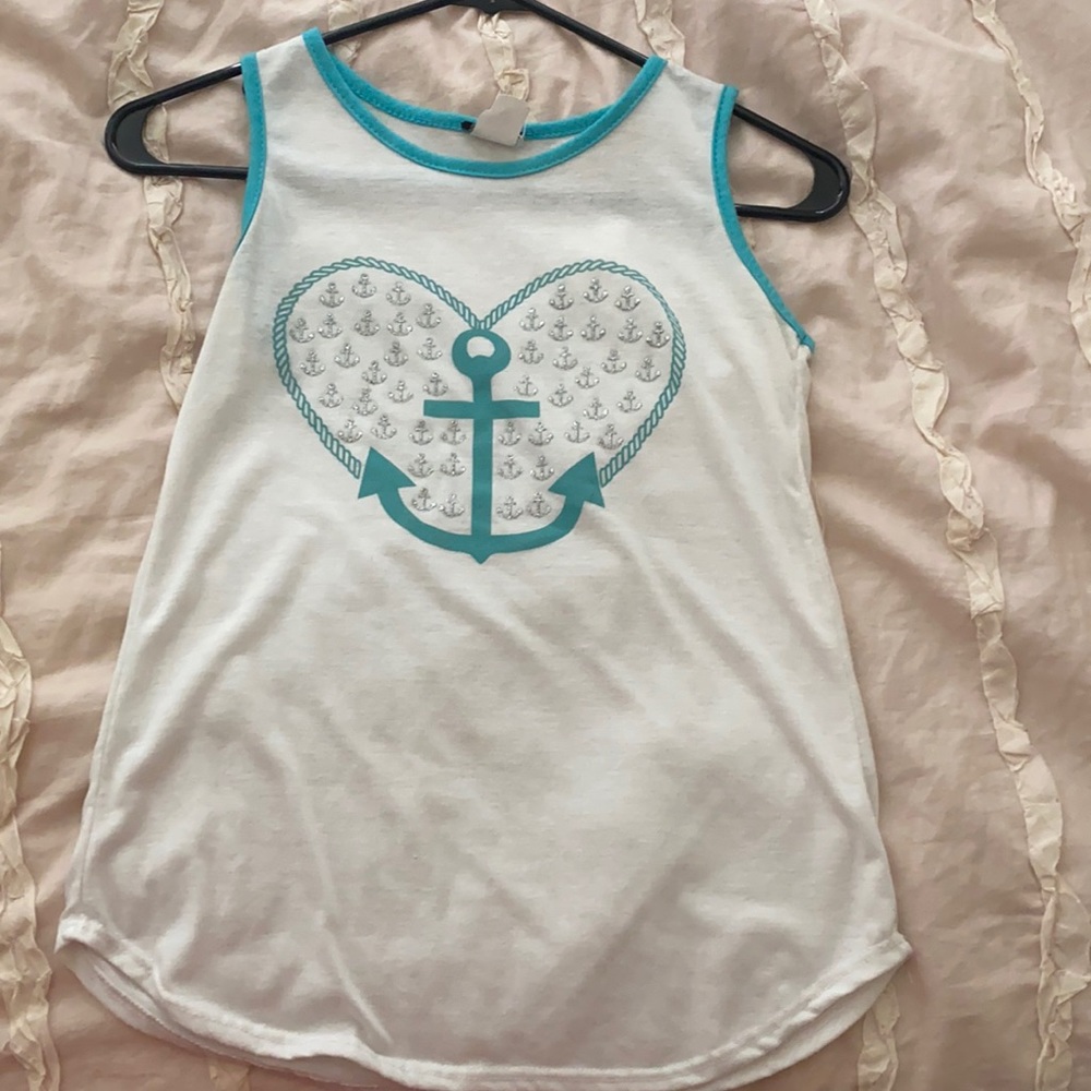 A bundle of 4 Cute tank tops!